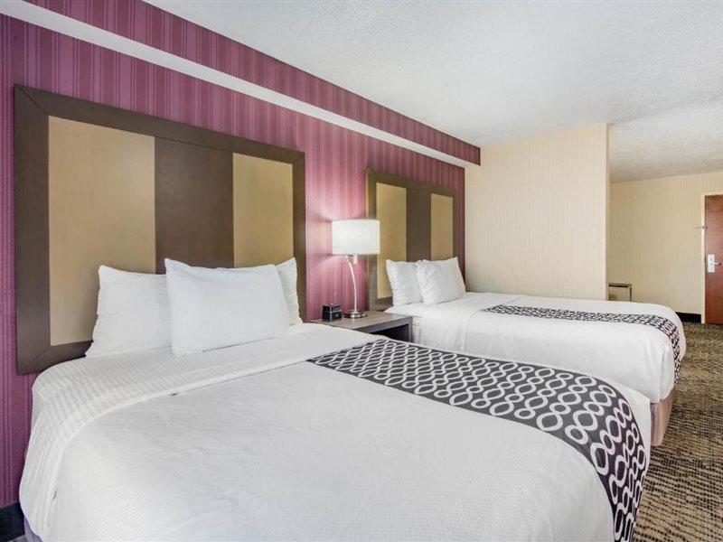 La Quinta By Wyndham Newark - Elkton Hotel Exterior photo